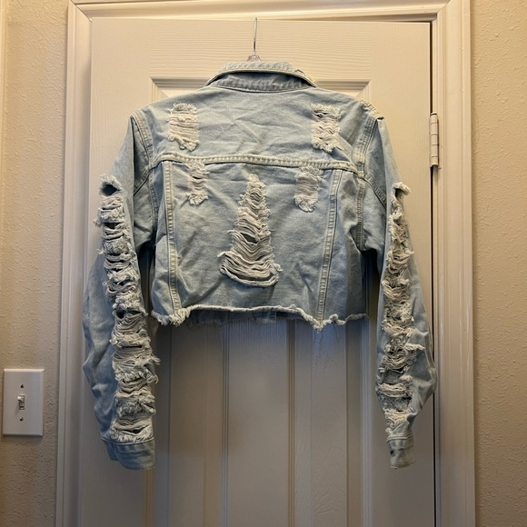 NWOT Ripped light wash cropped Jean jacket - Picture 2 of 11